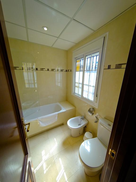 Double or Twin Room Private Bathroom